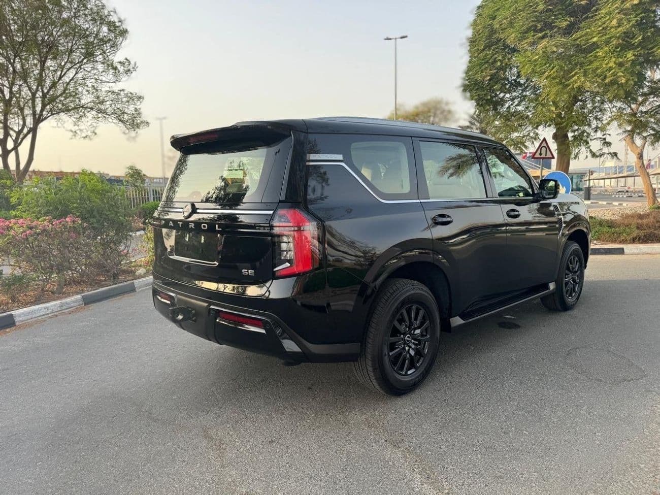 2026 Nissan Patrol SE T2 thumbnail 2