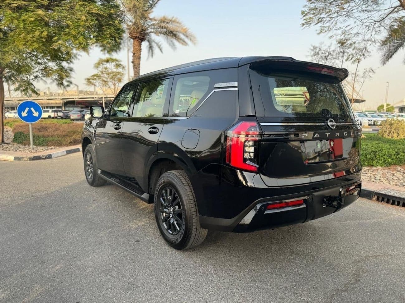 2026 Nissan Patrol SE T2 thumbnail 3