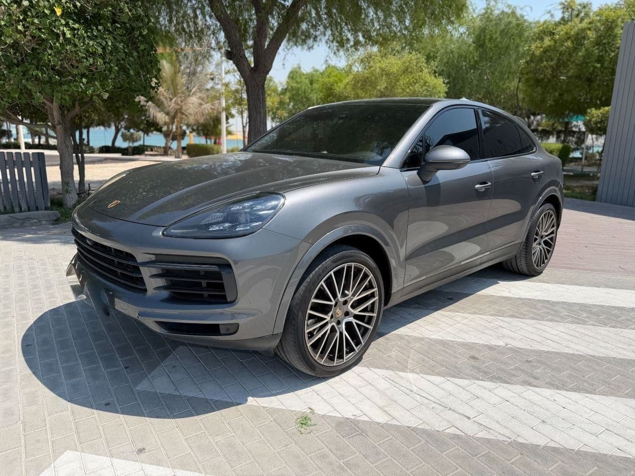 2020 Porsche Cayenne STANDARD thumbnail 2