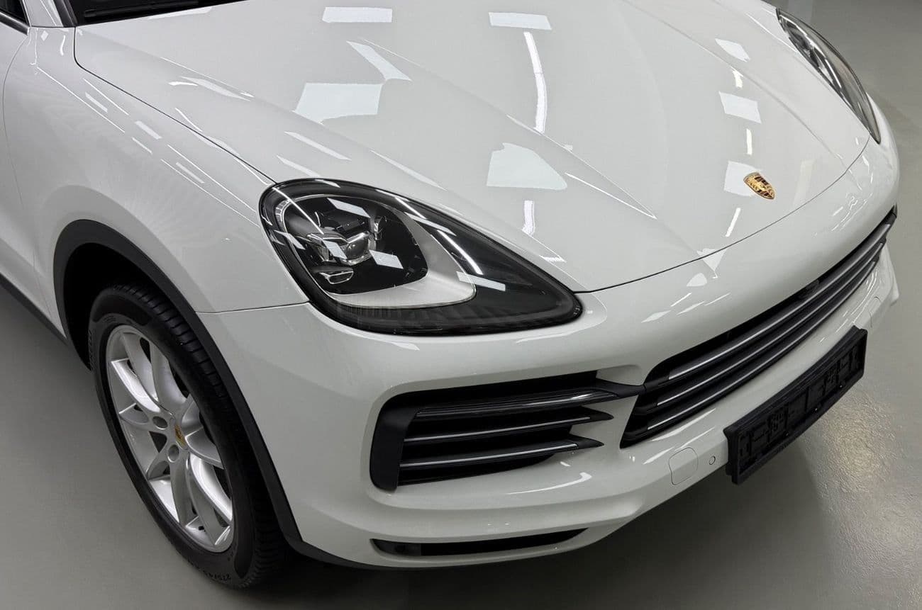 2018 Porsche Cayenne STANDARD thumbnail 2