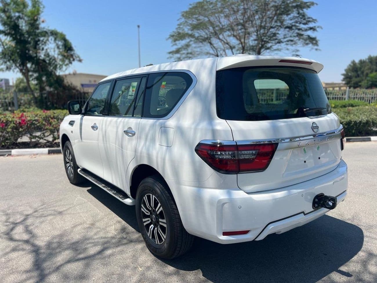 2024 Nissan Patrol LE T2 thumbnail 4