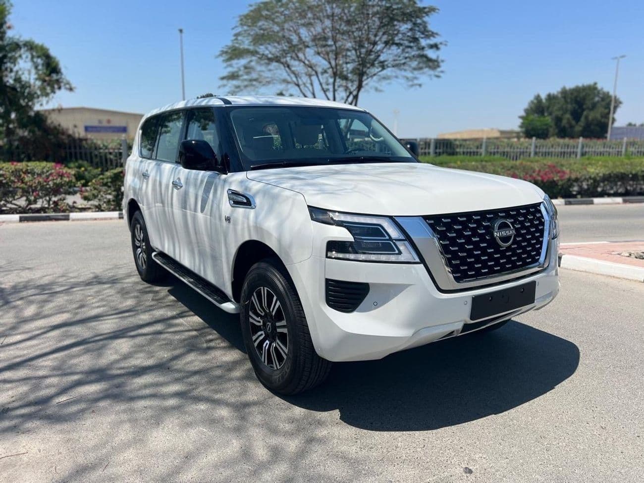 2024 Nissan Patrol LE T2 thumbnail 2