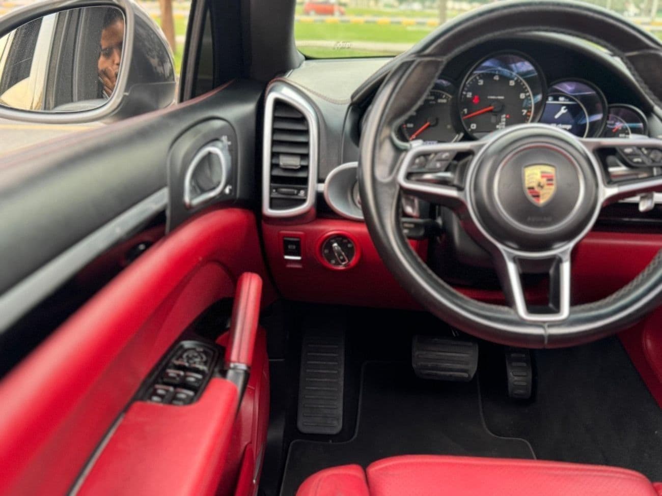 2016 Porsche Cayenne STANDARD thumbnail 3