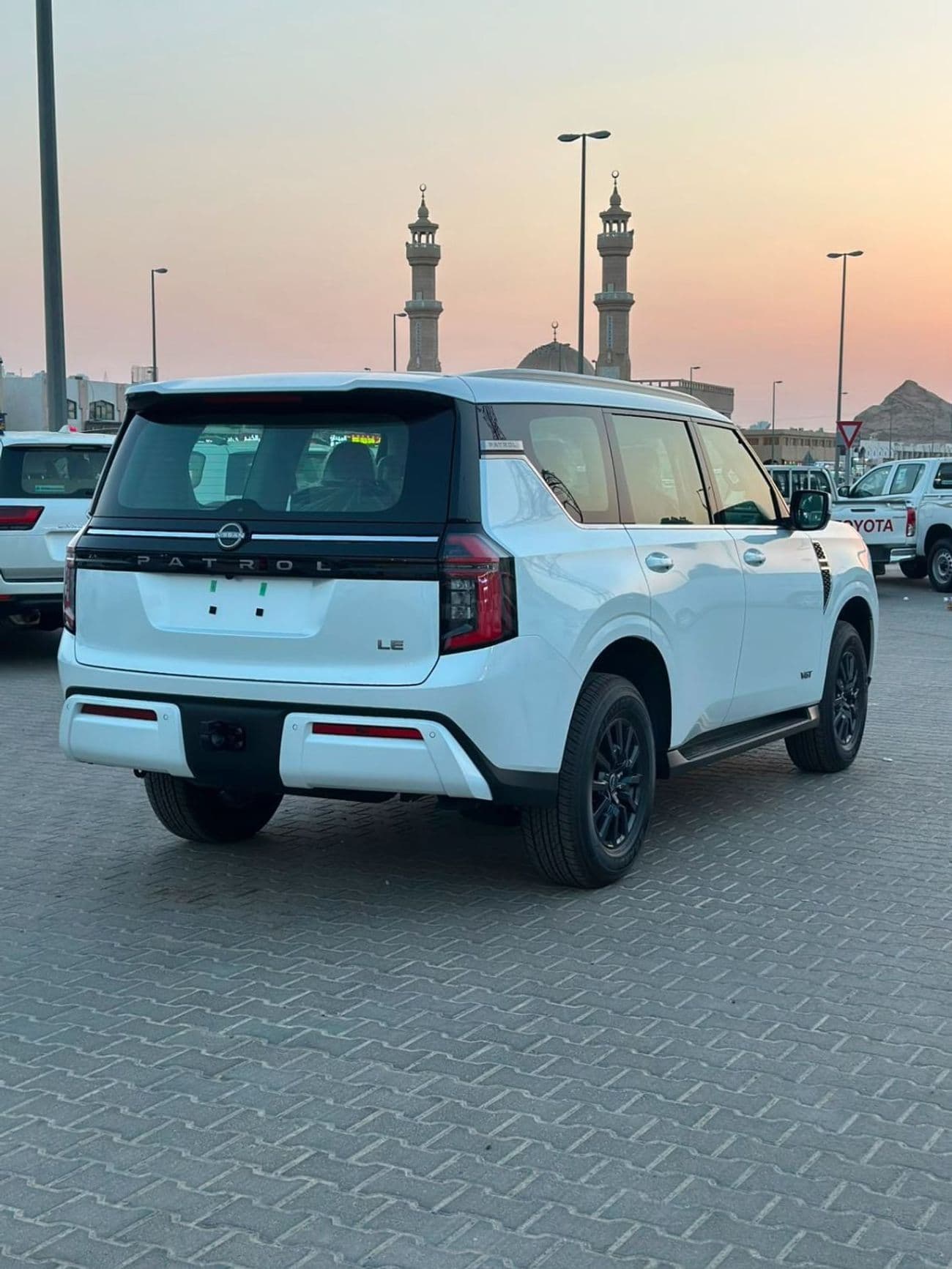 2026 Nissan Patrol LE T2 thumbnail 5