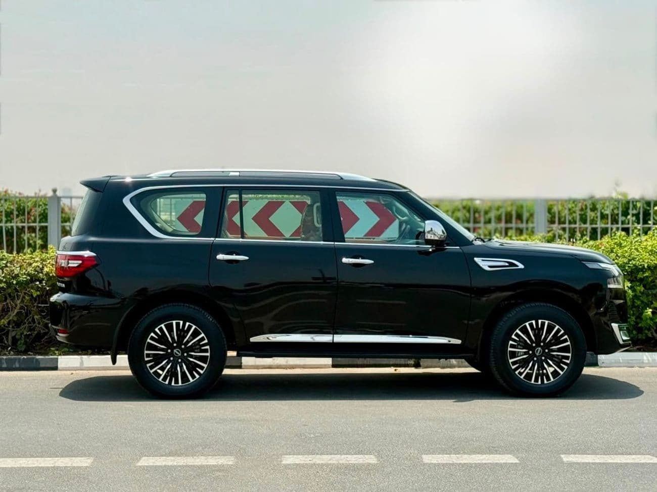 2024 Nissan Patrol LE PLATINUM CITY thumbnail 5