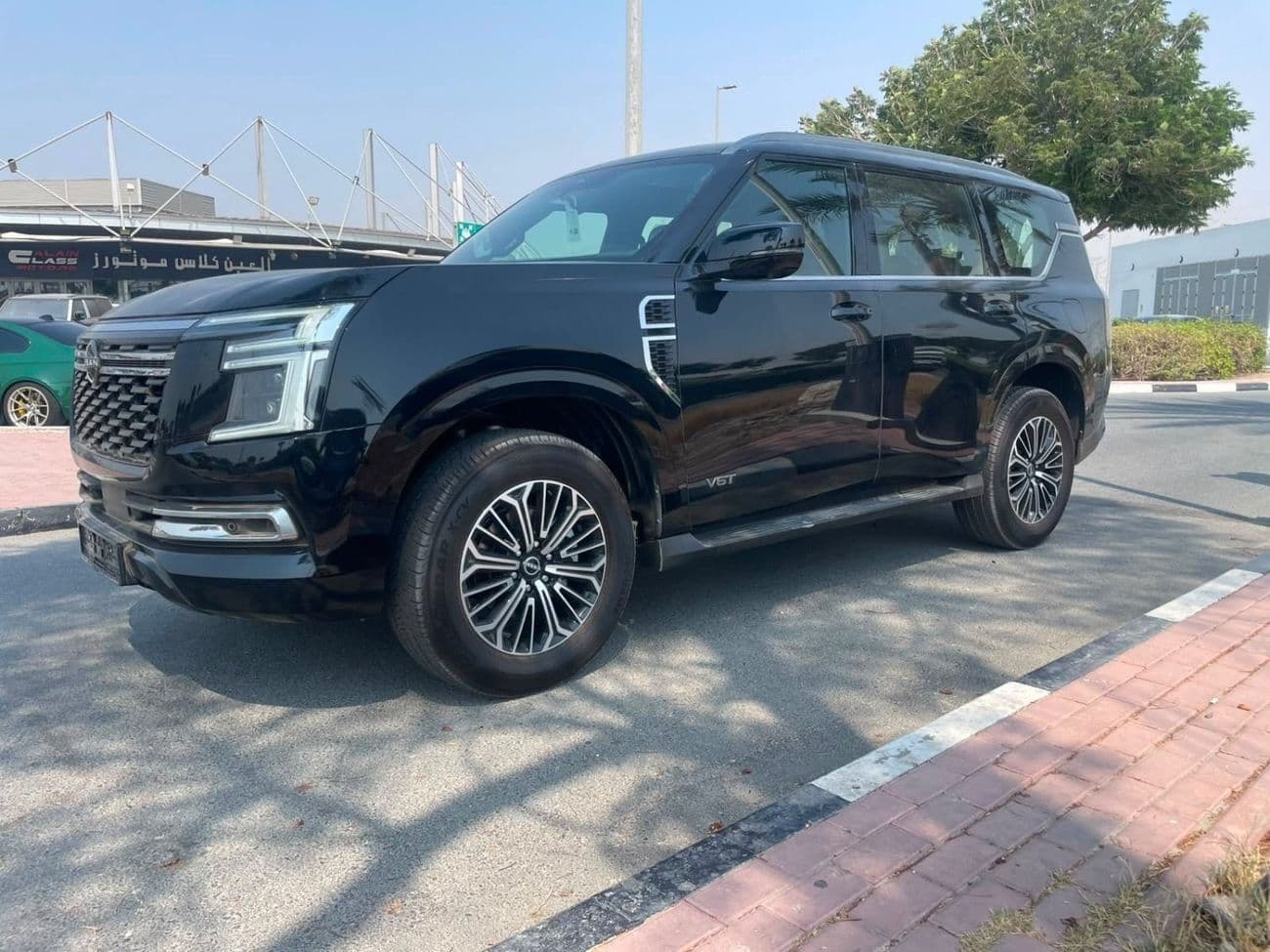 2026 Nissan Patrol LE TITANIUM thumbnail 2