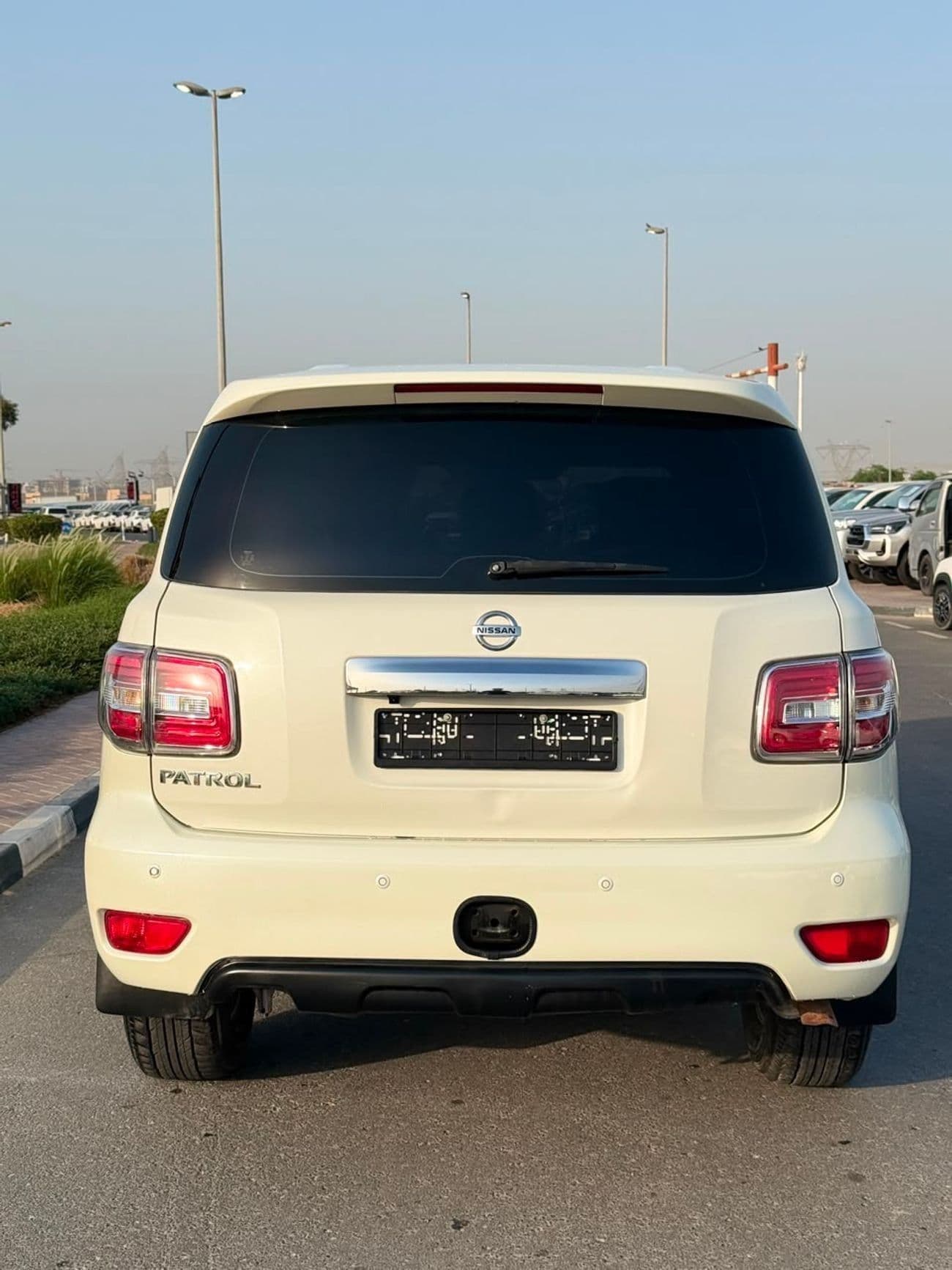 2019 Nissan Patrol LE T1 thumbnail 3
