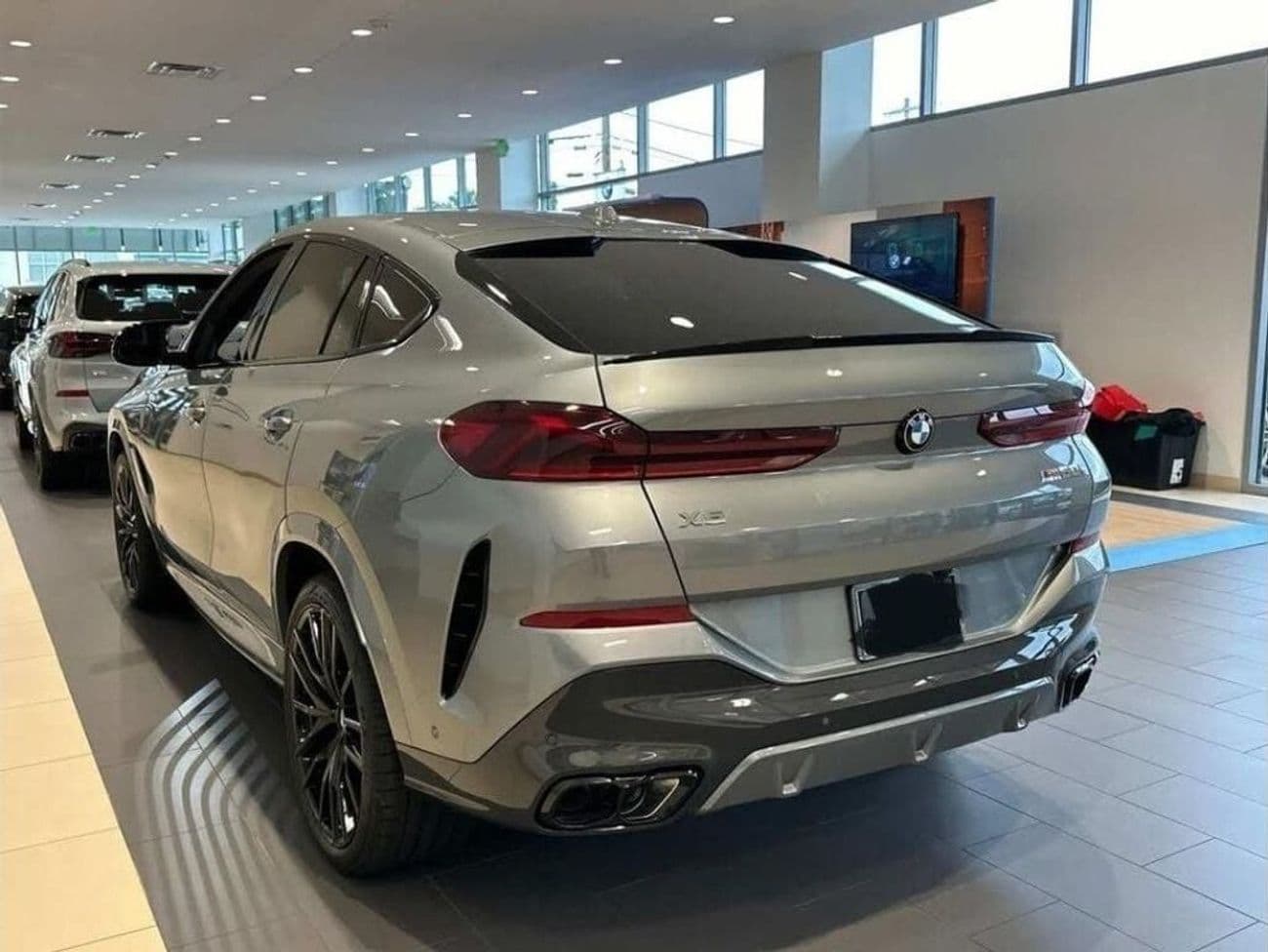 2025 BMW X6 M STANDARD thumbnail 3