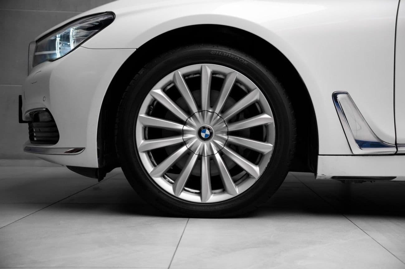2018 BMW 730Li EXCLUSIVE thumbnail 4