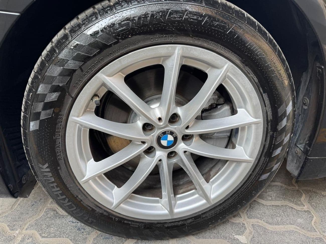 2024 BMW 520i BUSINESS thumbnail 5
