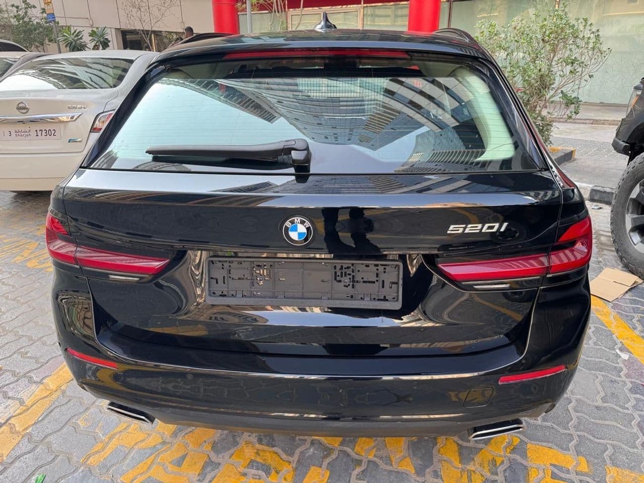 2024 BMW 520i BUSINESS thumbnail 2