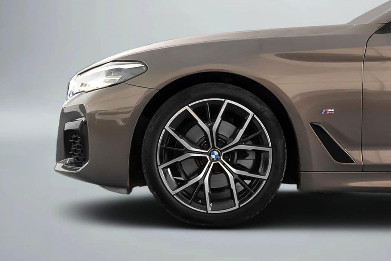 2021 BMW 520i M Sport thumbnail 6