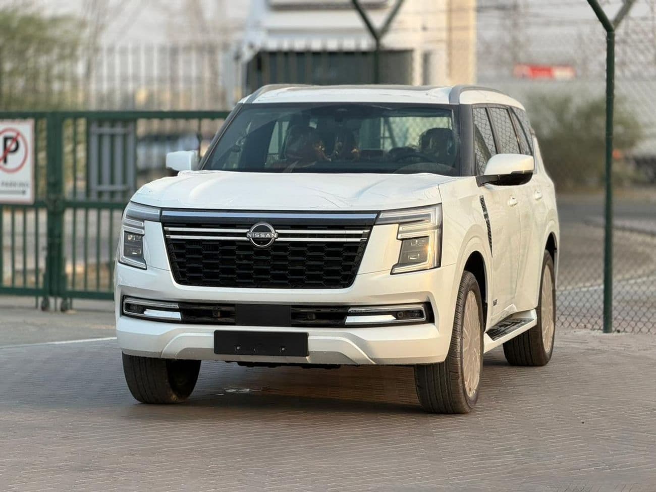 2026 Nissan Patrol LE PLATINUM CITY thumbnail 2