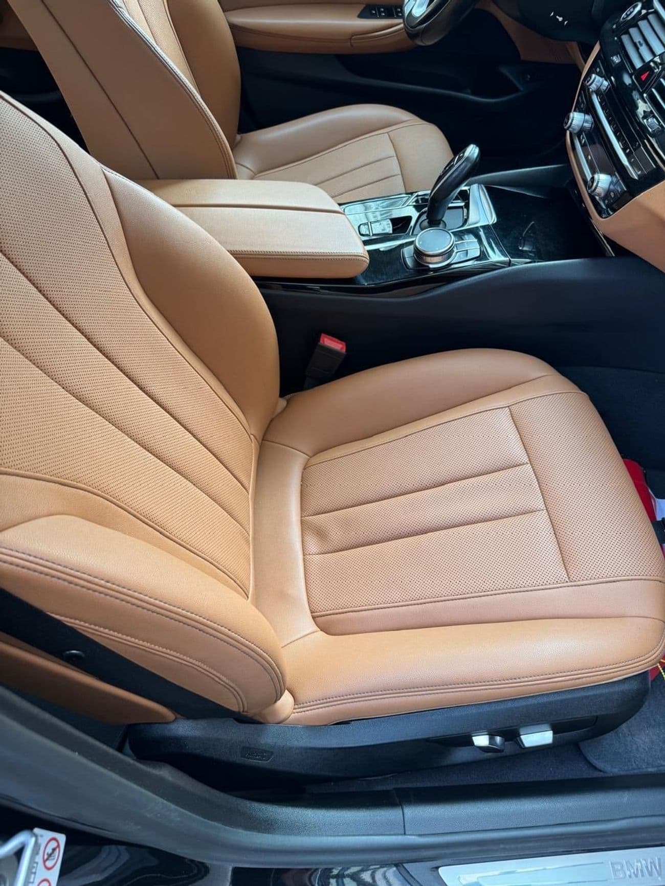 2024 BMW 520i BUSINESS thumbnail 8