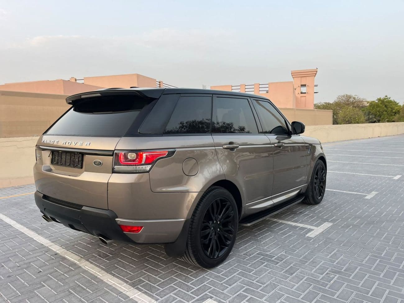 2016 Land Rover Range Rover Sport thumbnail 3