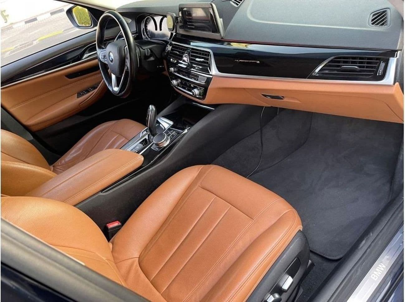 2019 BMW 520i M SPORT thumbnail 8