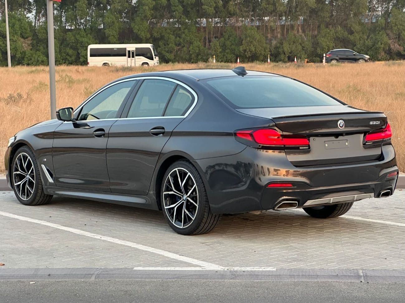 2023 BMW 530i LUXURY LINE EXCLUSIVE thumbnail 4