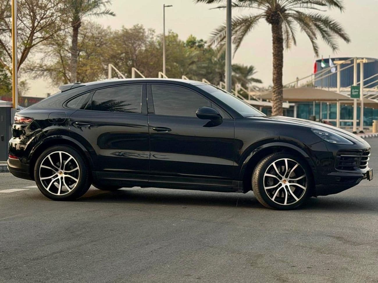 2020 Porsche Cayenne S thumbnail 2