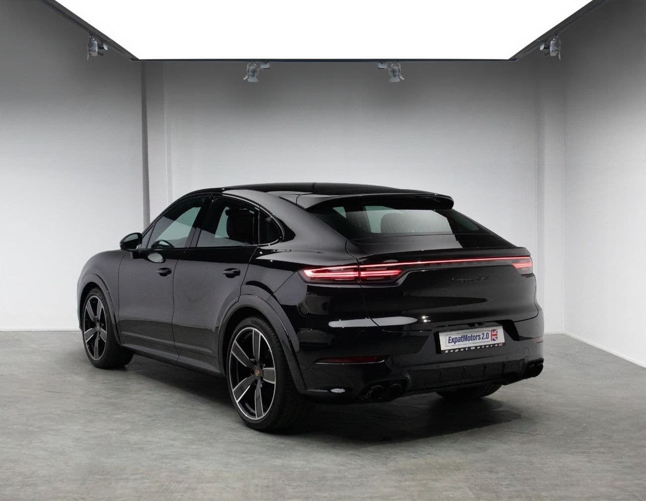 2023 Porsche Cayenne GTS thumbnail 3
