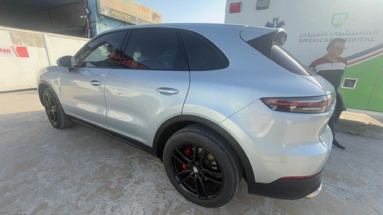 2021 Porsche Cayenne STANDARD thumbnail 3