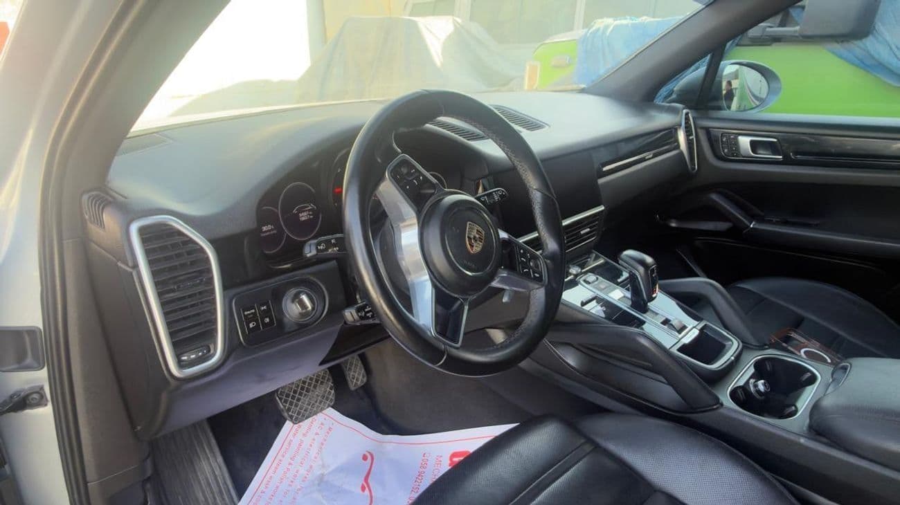 2021 Porsche Cayenne STANDARD thumbnail 6
