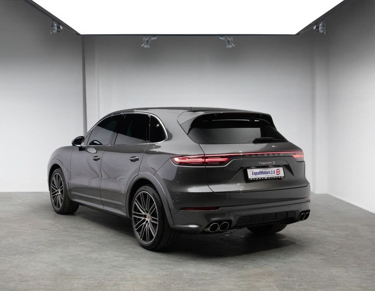2023 Porsche Cayenne S thumbnail 3