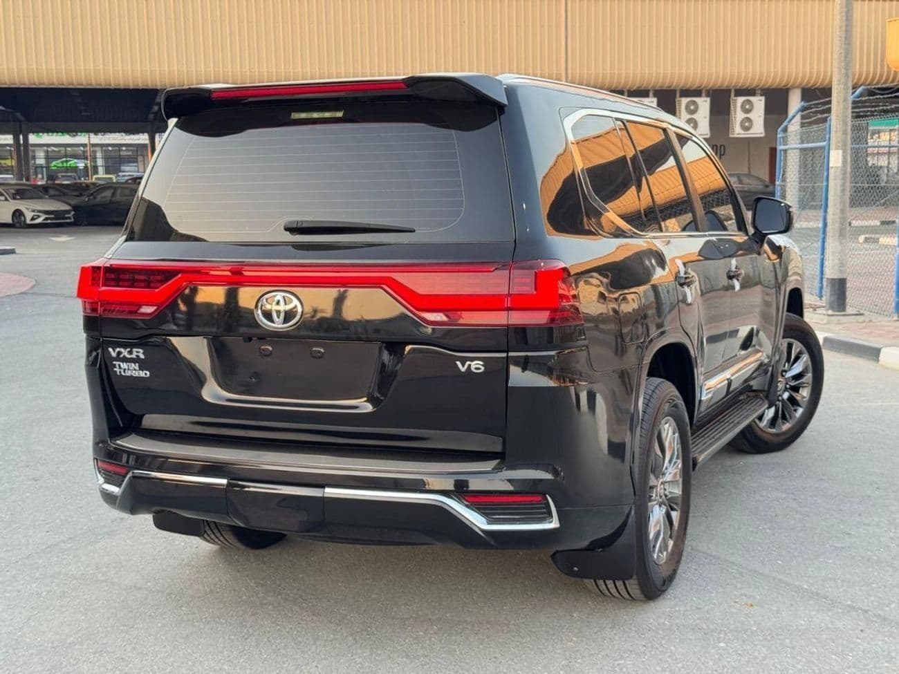 2019 Toyota Land Cruiser Vxr thumbnail 4