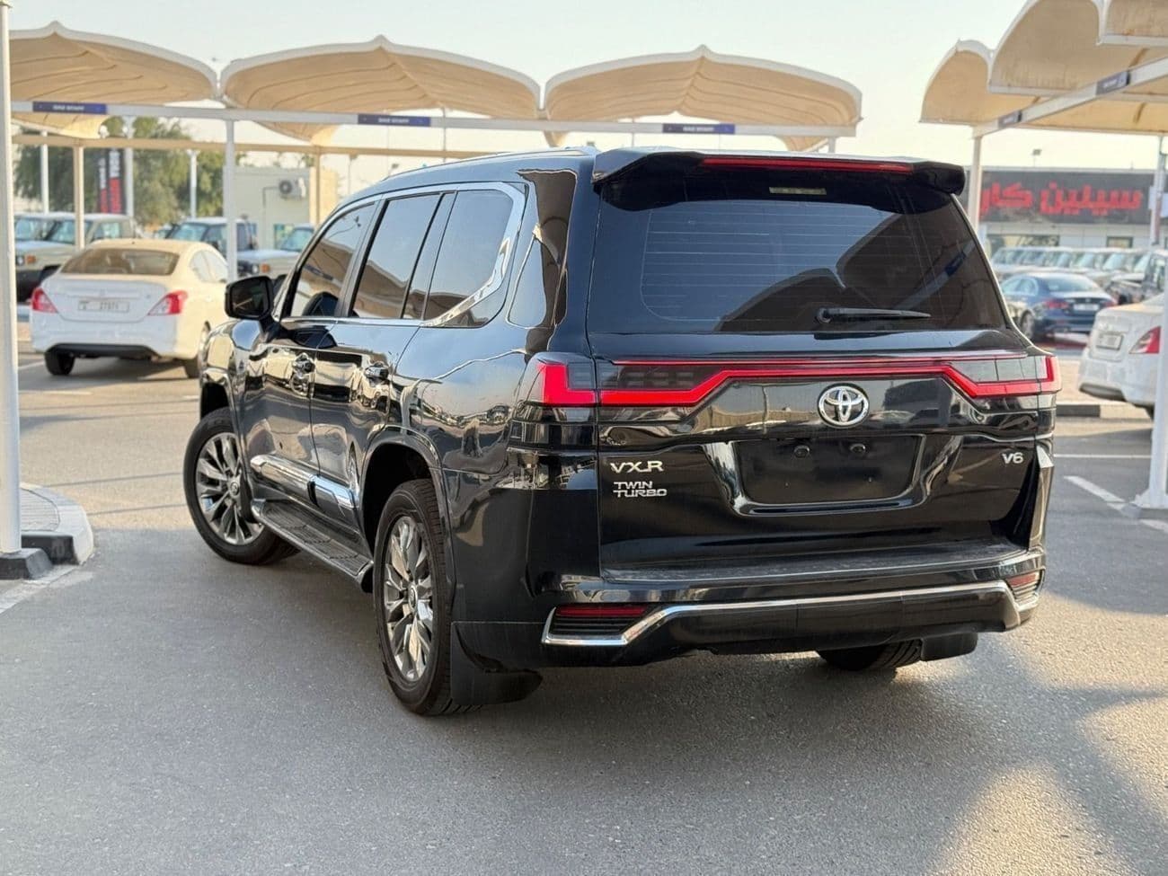 2018 Toyota Land Cruiser VXR thumbnail 4