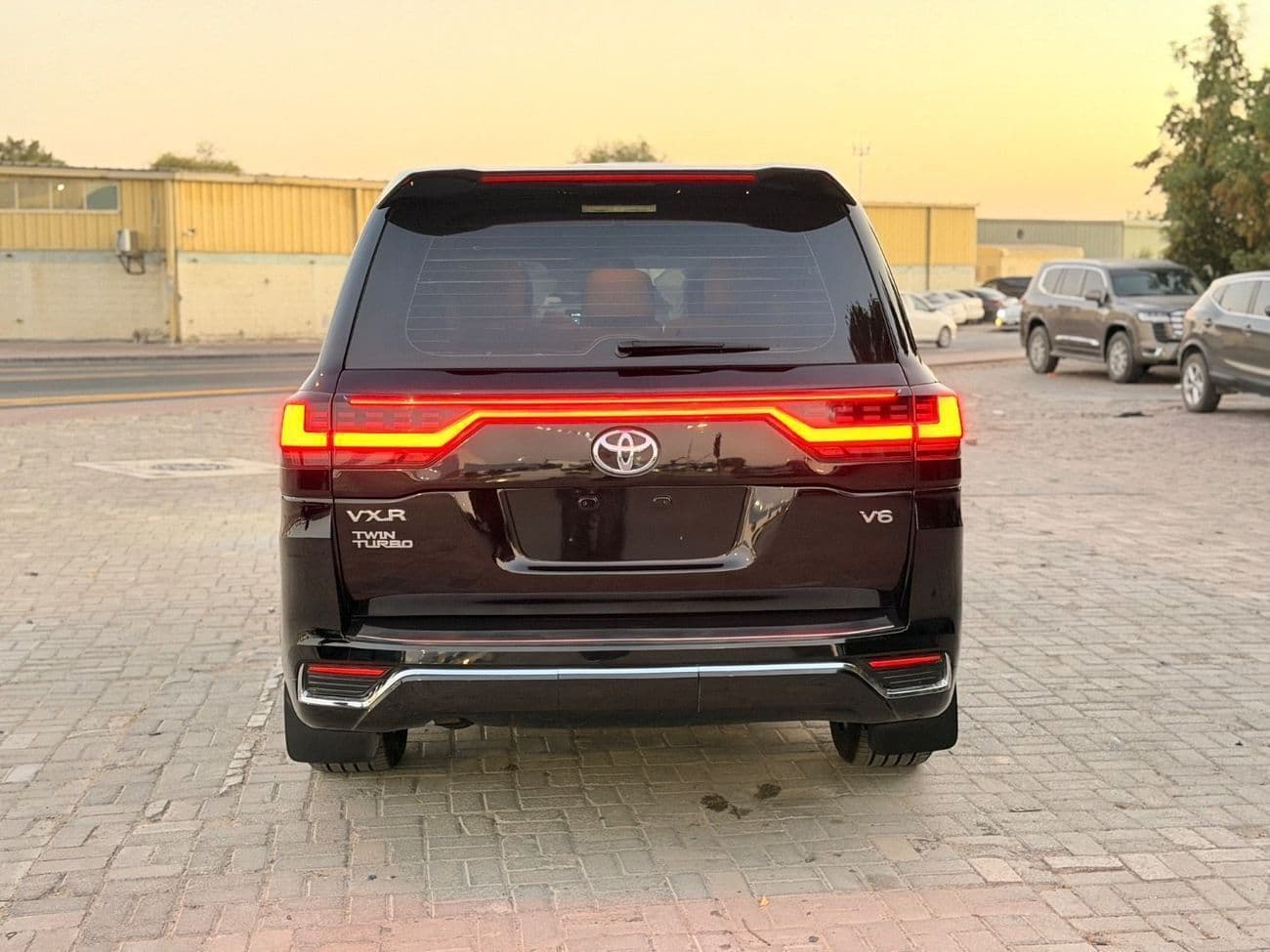 2017 Toyota Land Cruiser GXR thumbnail 6