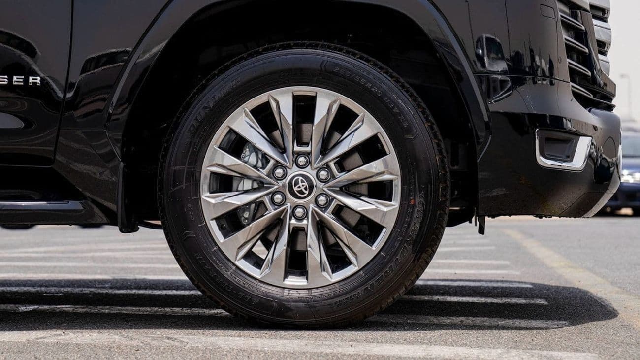 2025 Toyota Land Cruiser VXR thumbnail 3