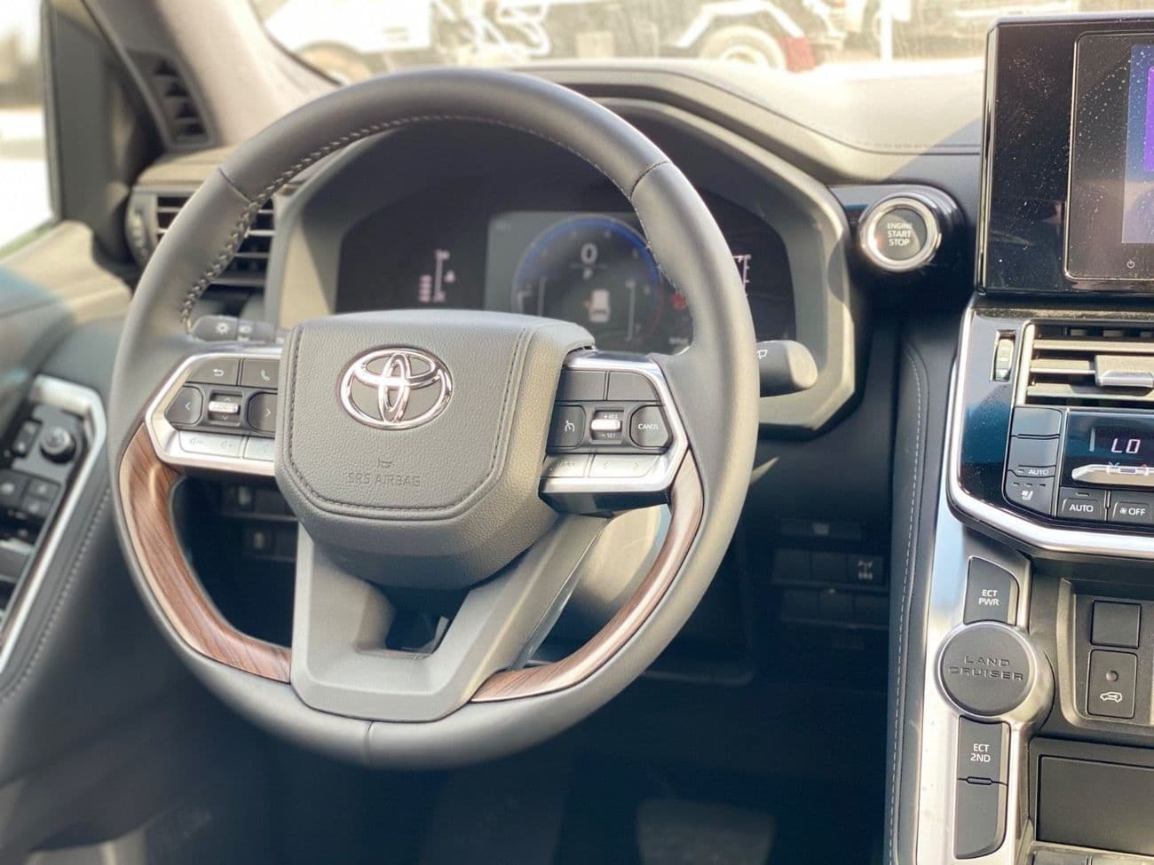 2025 Toyota Land Cruiser GXR thumbnail 8