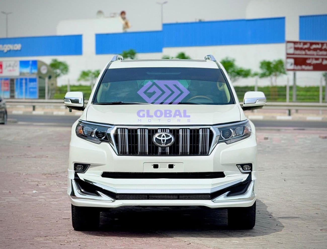 2015 Toyota Prado GXR thumbnail 6