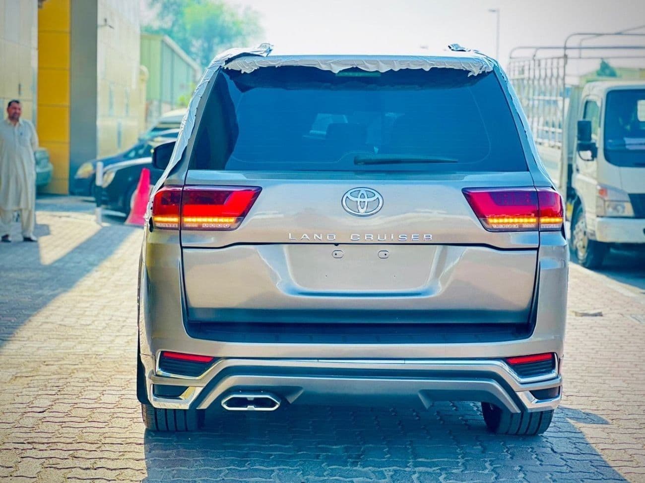 2016 Toyota Land Cruiser thumbnail 6