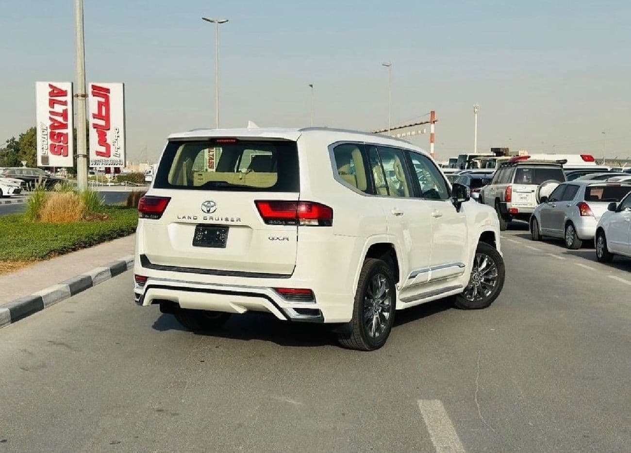 2022 Toyota Land Cruiser GXR thumbnail 3