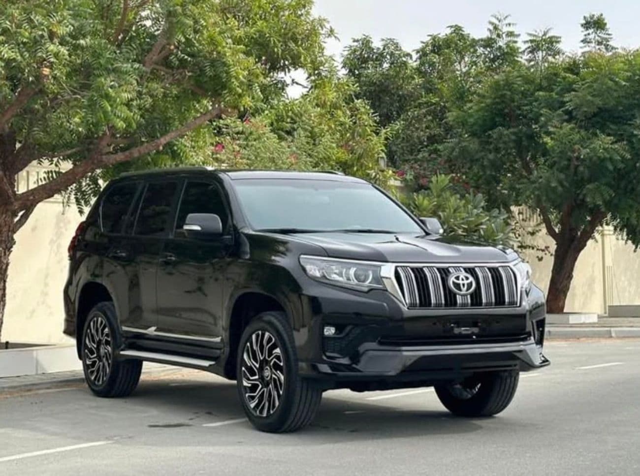 2023 Toyota Prado VXR thumbnail 2