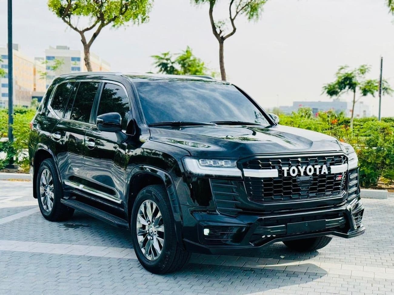 2019 Toyota Land Cruiser GXR thumbnail 2
