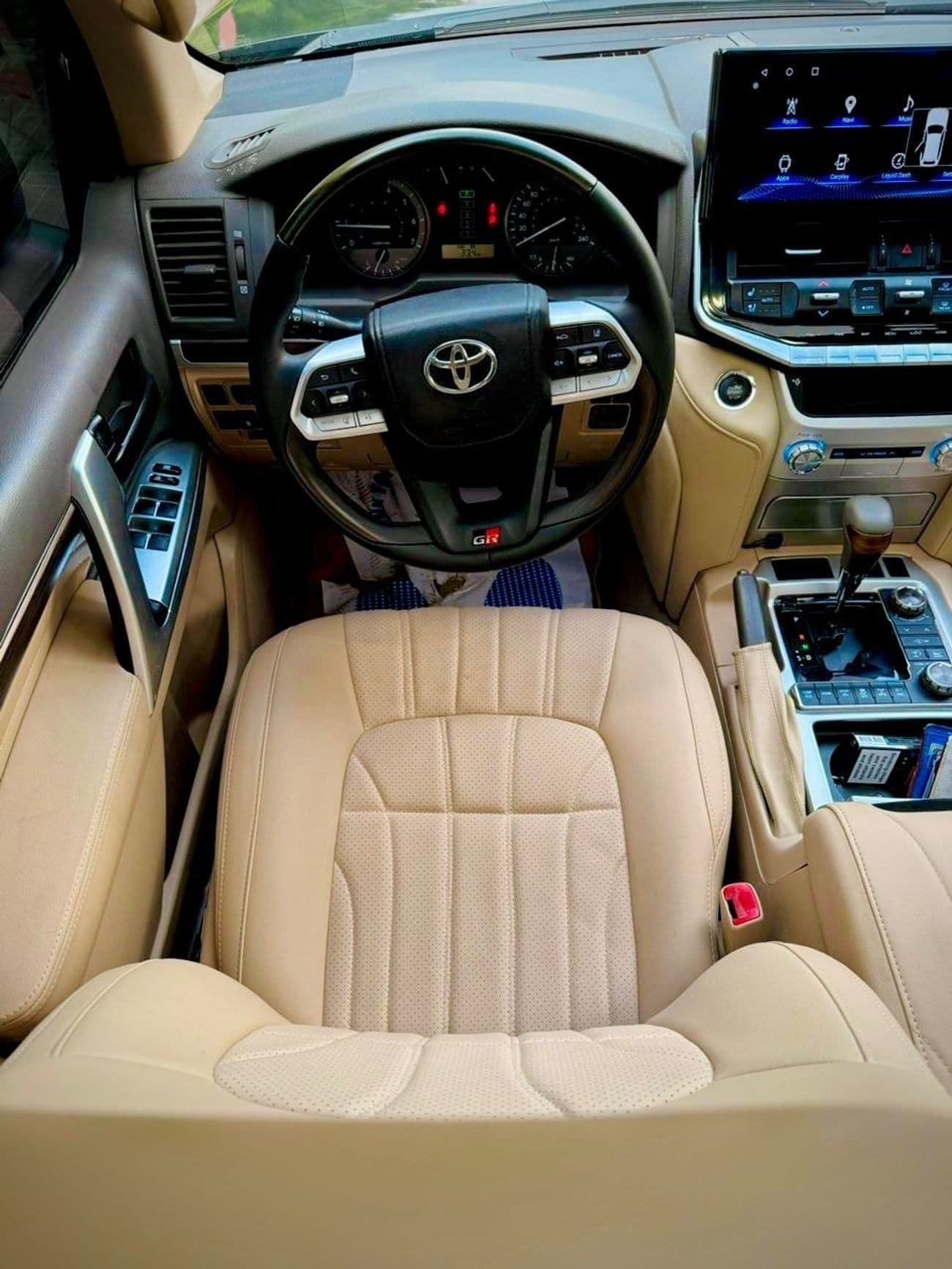 2017 Toyota Land Cruiser GXR thumbnail 8