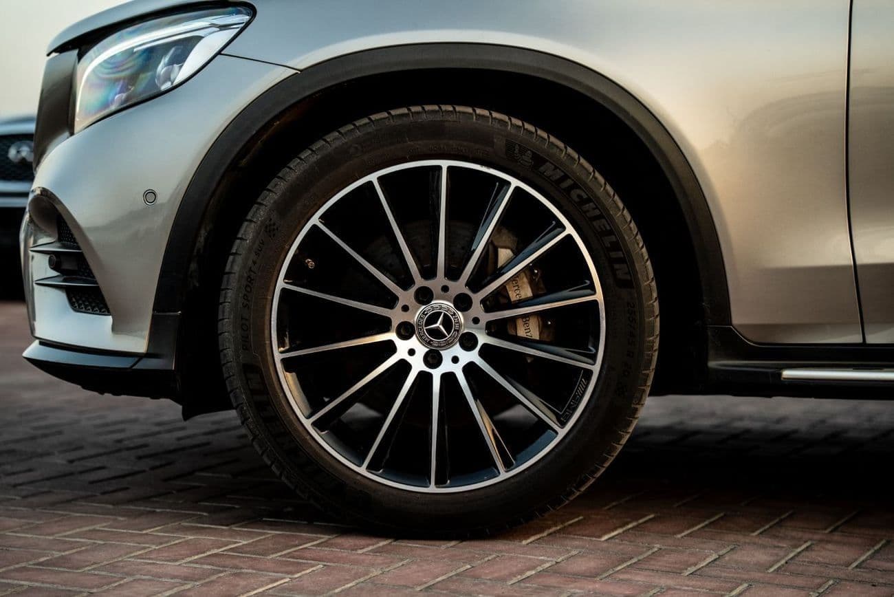 2019 Mercedes Benz GLC250 thumbnail 3