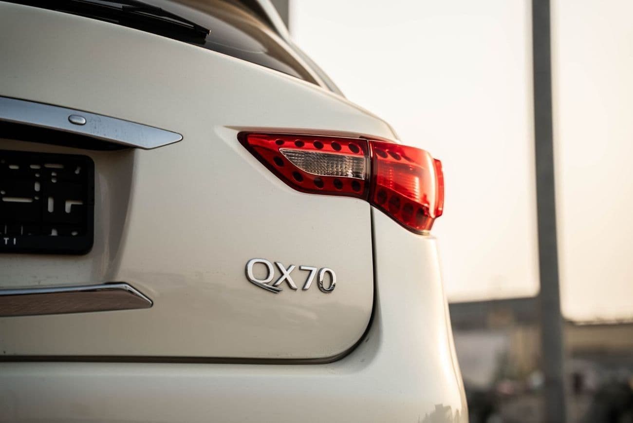 2019 Infiniti QX70 LUXURY thumbnail 4