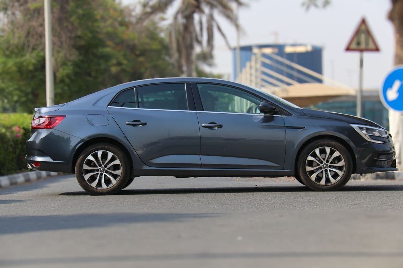 2023 Renault Megane SE thumbnail 3