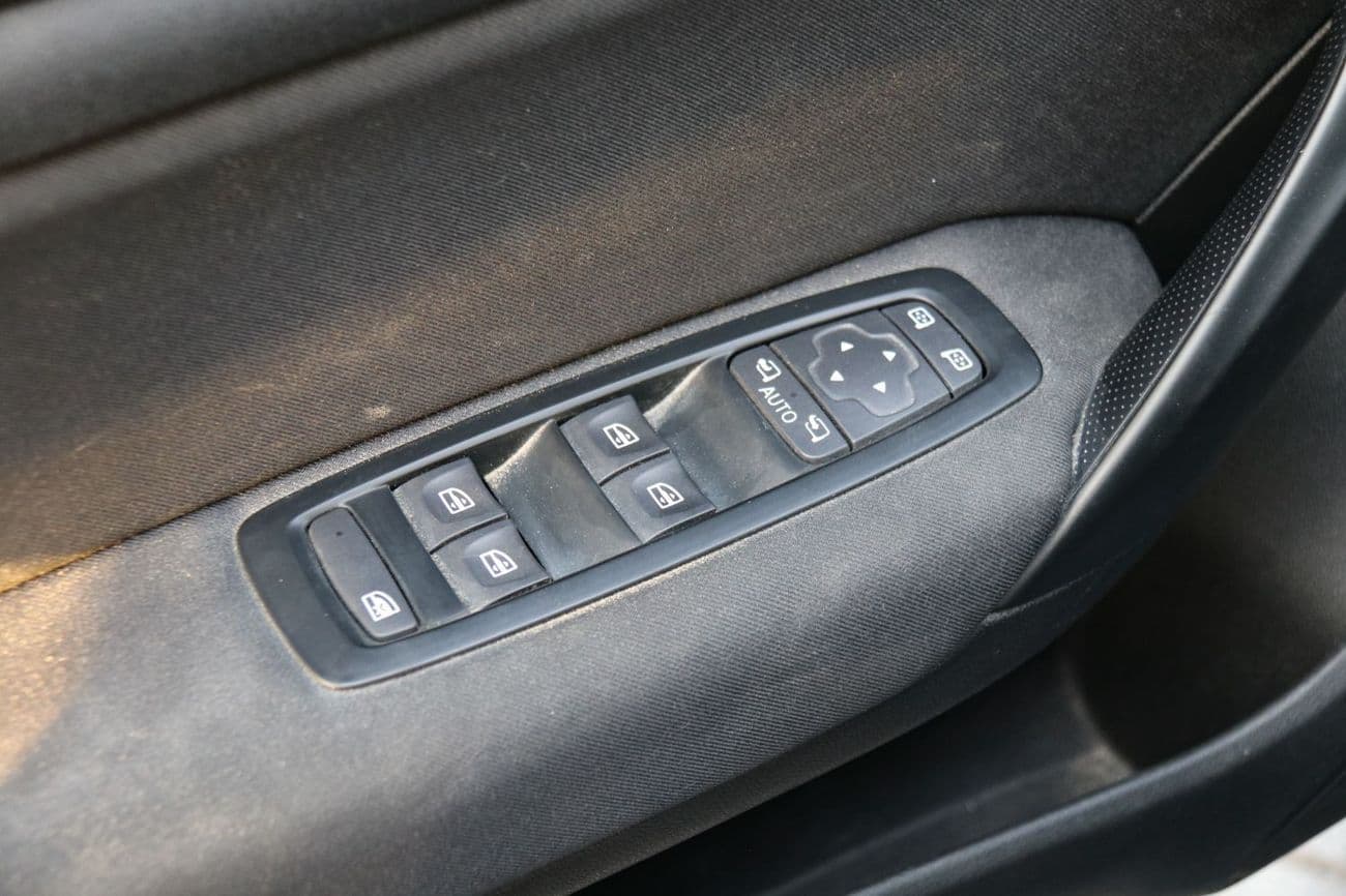 2023 Renault Megane SE thumbnail 5
