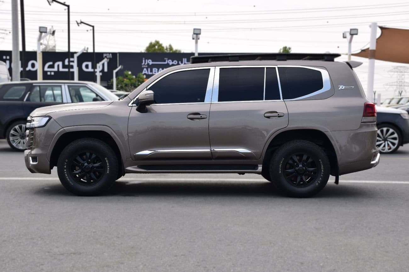 2015 Toyota Land Cruiser thumbnail 3