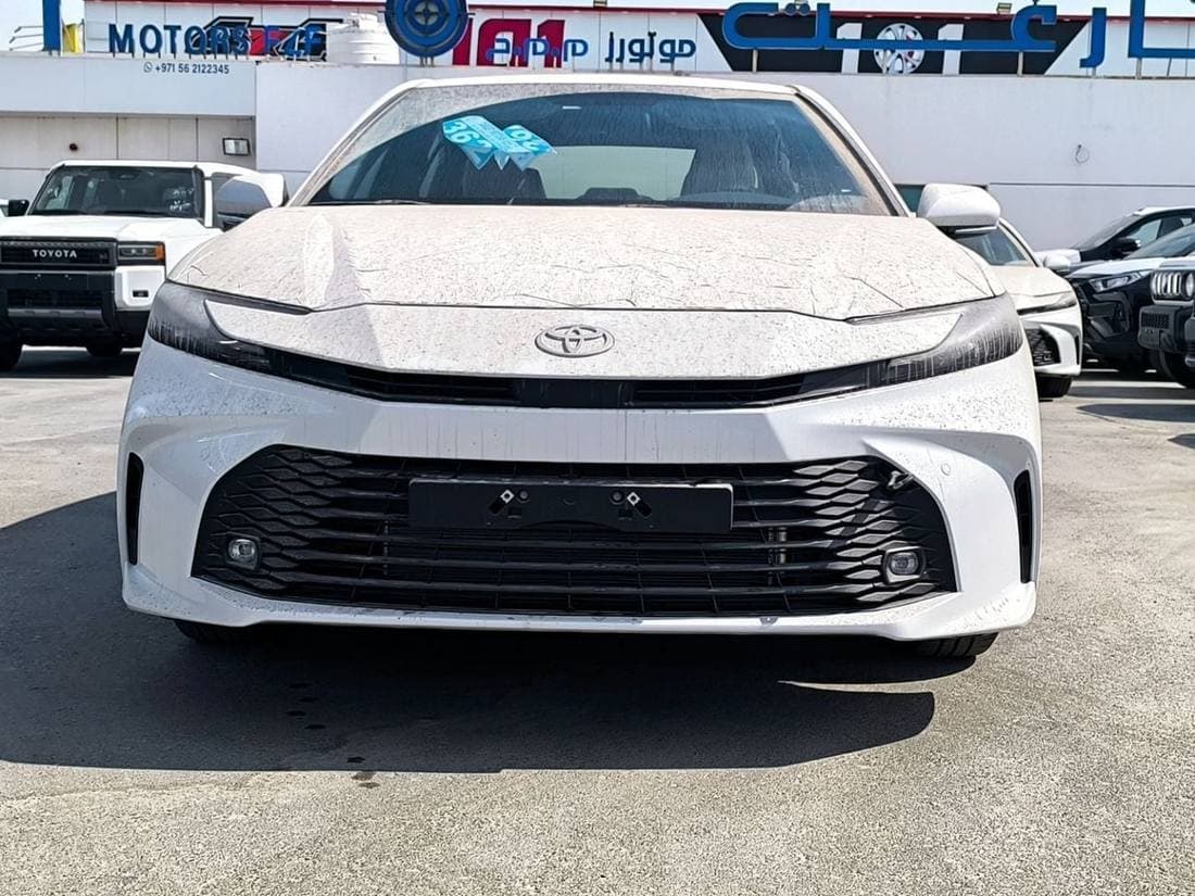 2026 Toyota Camry GLE thumbnail 2