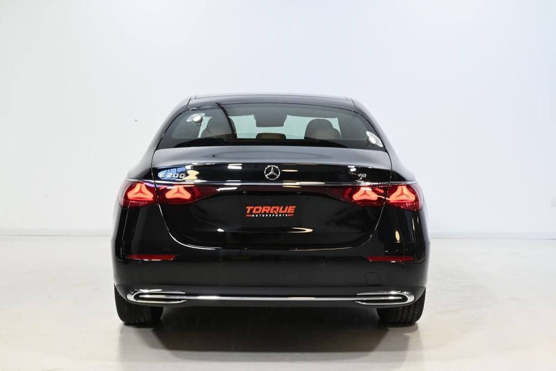 2026 Mercedes Benz E200 STANDARD thumbnail 5