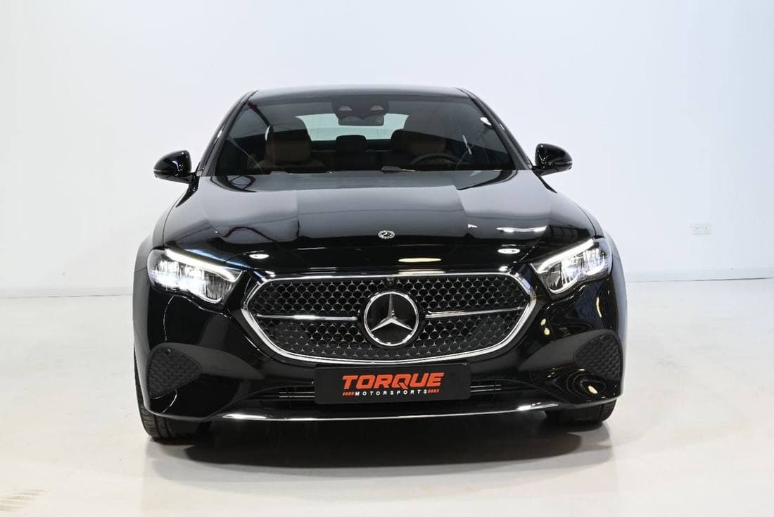 2026 Mercedes Benz E200 STANDARD thumbnail 2