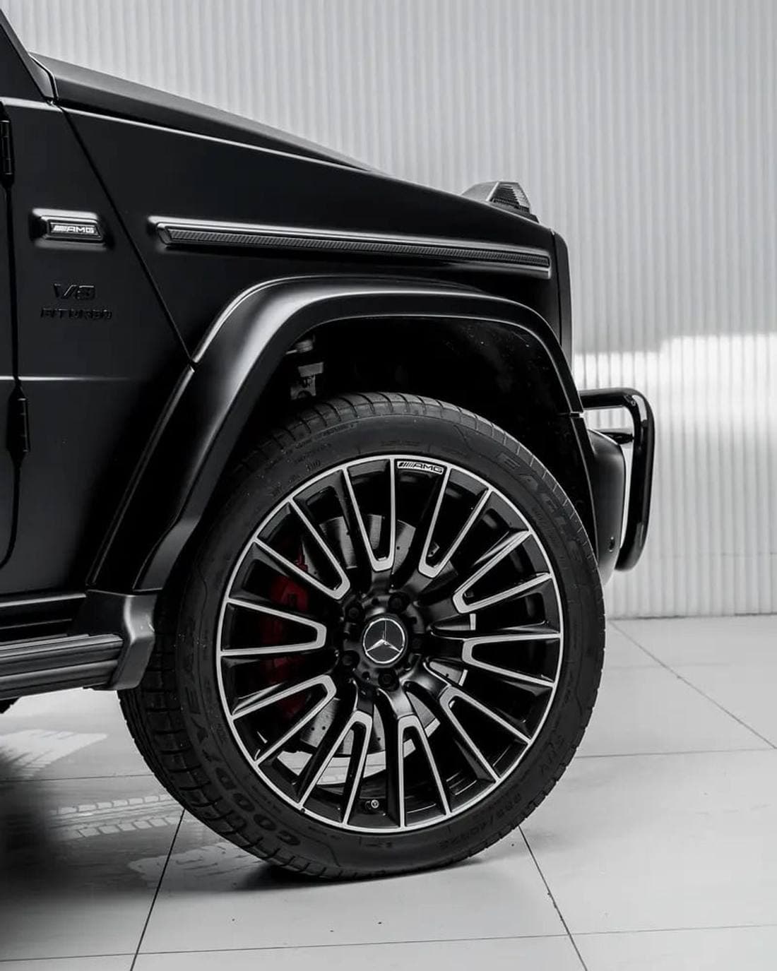 2025 Mercedes Benz G63 AMG thumbnail 3