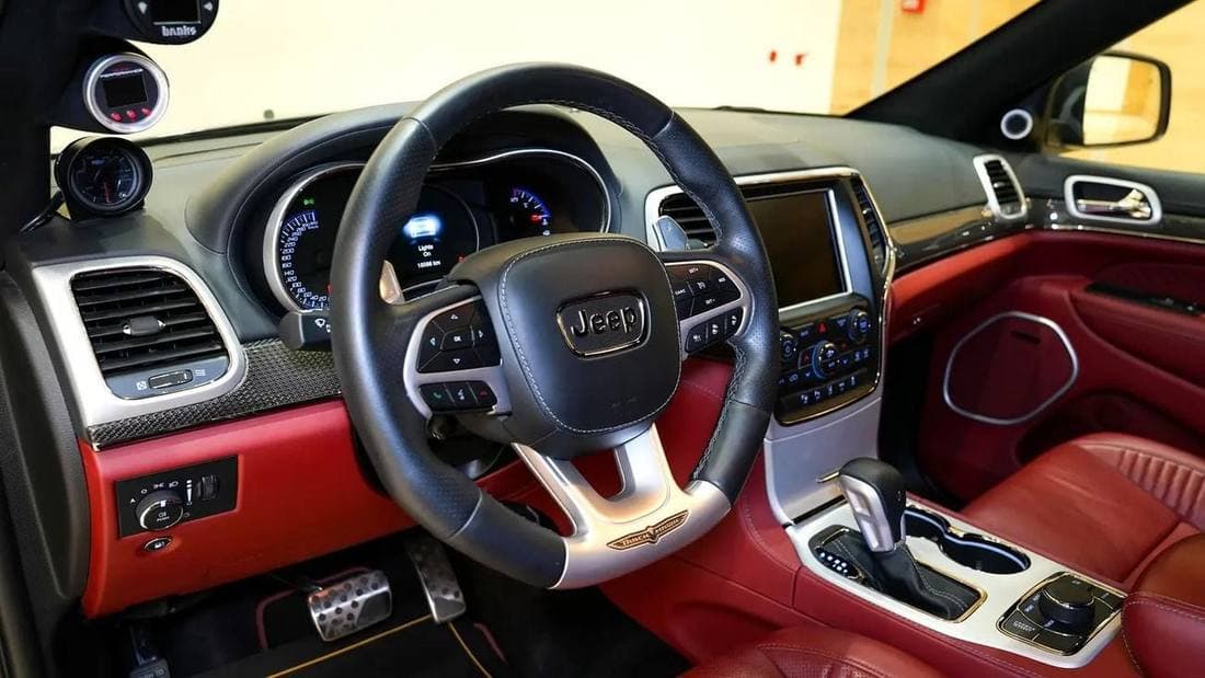 2018 Jeep Grand Cherokee TRACKHAWK thumbnail 3