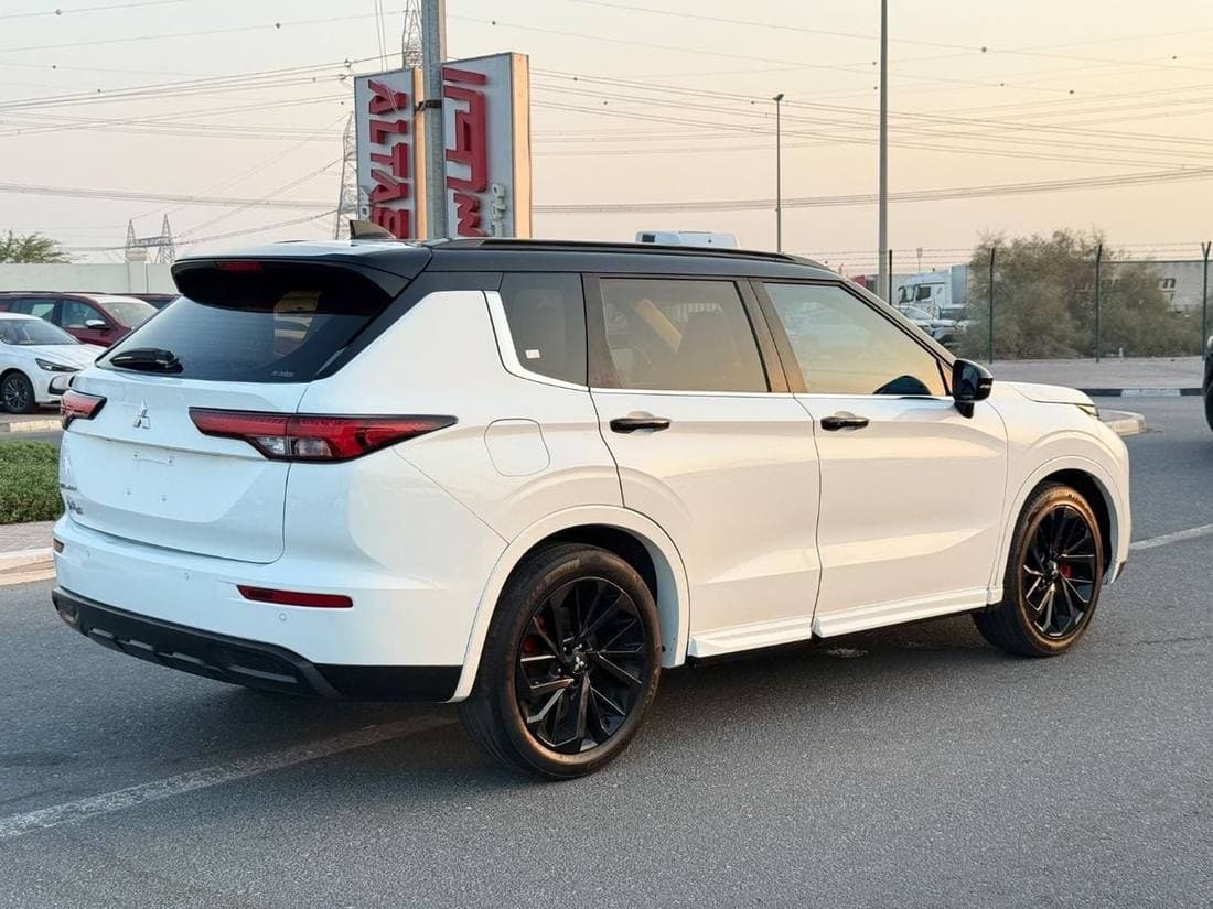 2024 Mitsubishi Outlander PREMIUM LAUNCH EDITION thumbnail 3