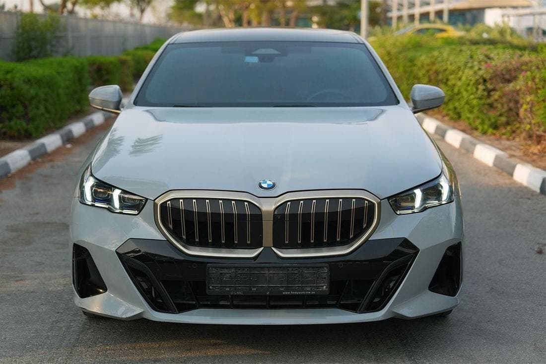 2024 BMW 520i M SPORT thumbnail 2