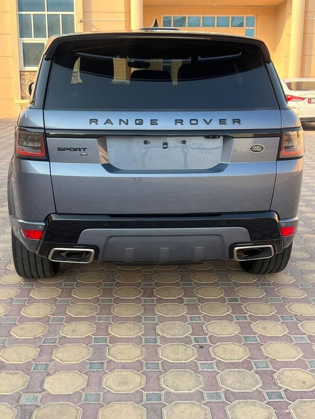 2022 Land Rover Range Rover Sport HSE DYNAMIC thumbnail 4